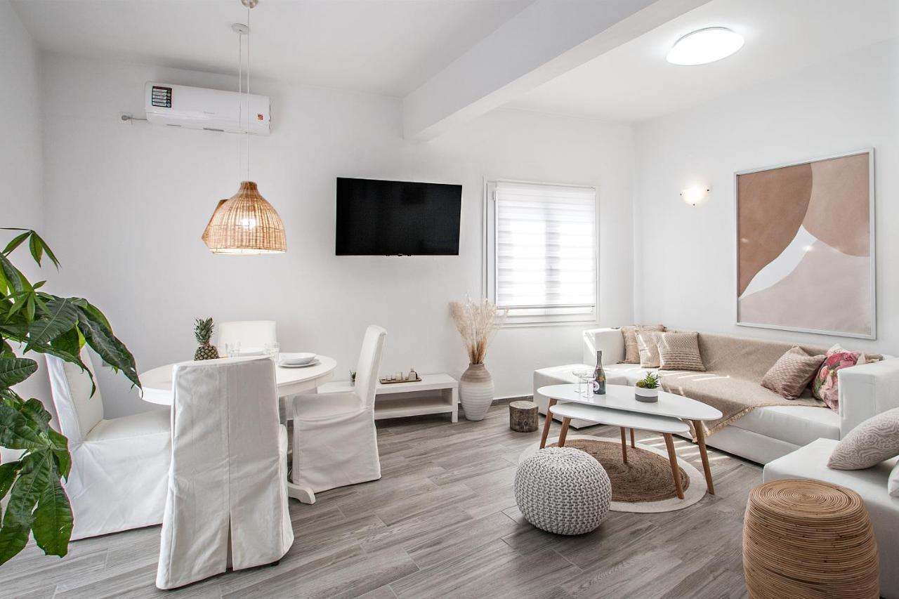Capolavoro, Boutique Apartment With Unique Rooftop Skiathos Town Bagian luar foto